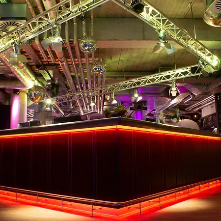 Courtyard By Marriott Berlin Hotel 4*