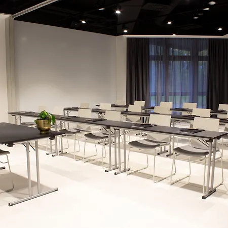 Courtyard By Marriott Berlin Hotel 4*