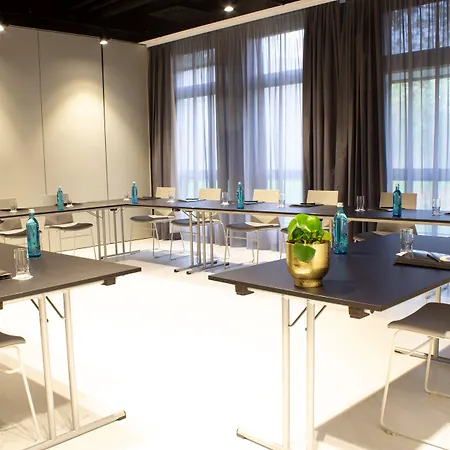 Courtyard By Marriott Berlin Hotel Teltow