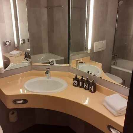 Courtyard By Marriott Berlin 泰尔托