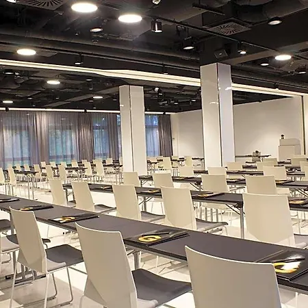 Courtyard By Marriott Berlin Hotel