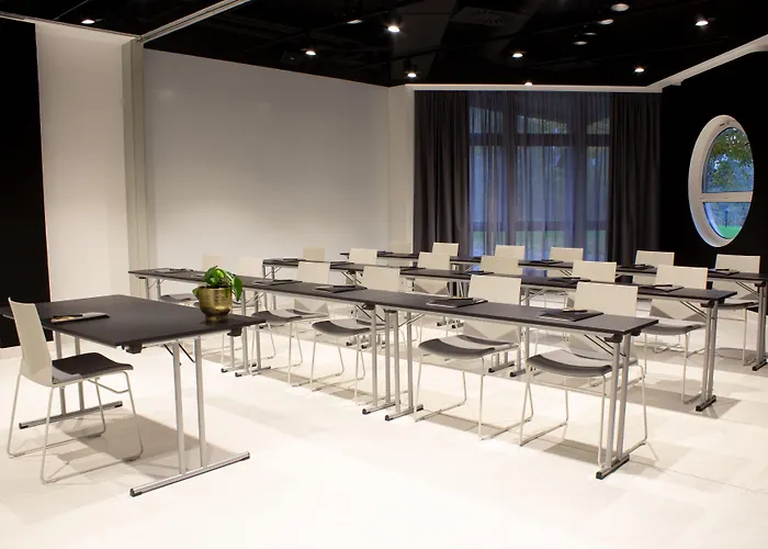 Courtyard By Marriott Berlin Hotel 4*